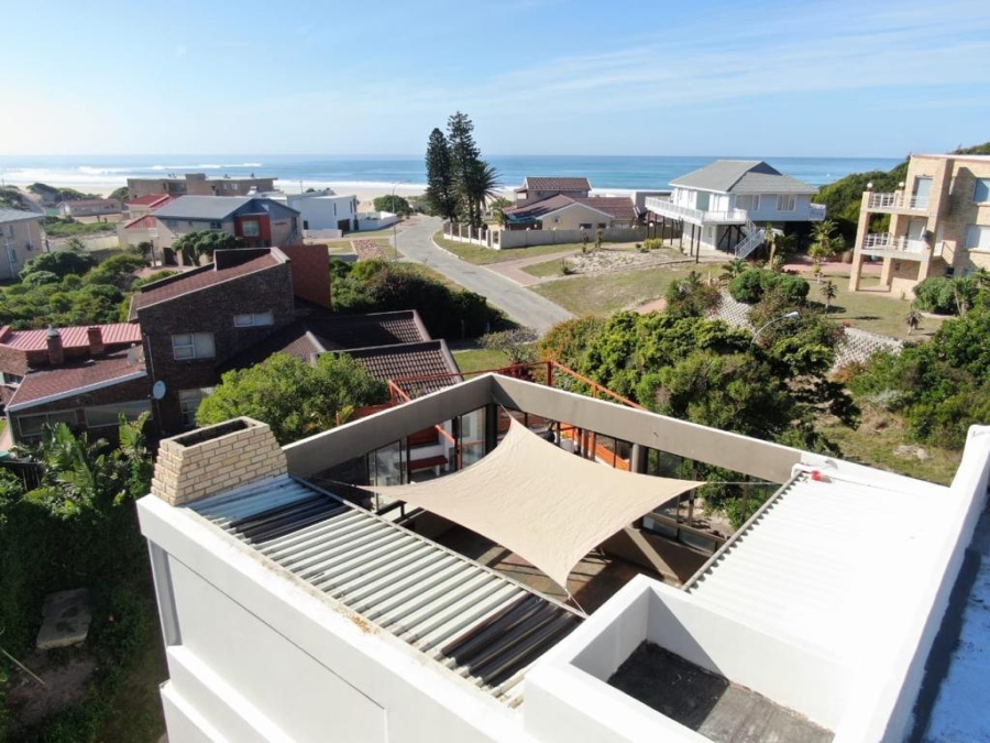 8 Bedroom Property for Sale in Paradise Beach Eastern Cape